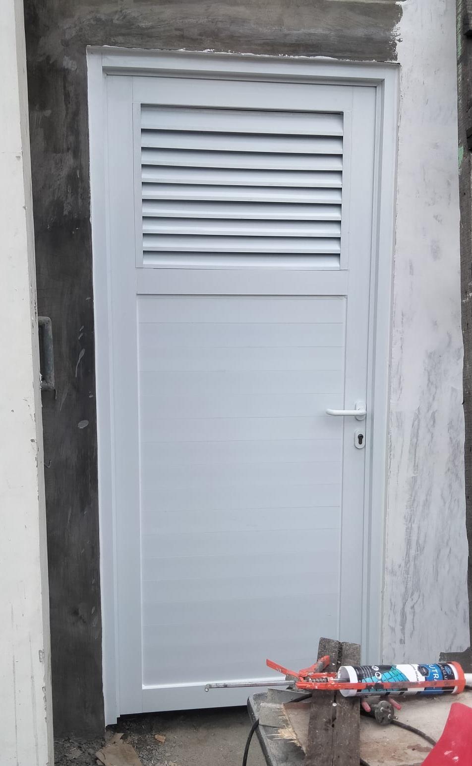 Pekerjaan Pintu Aluminium
